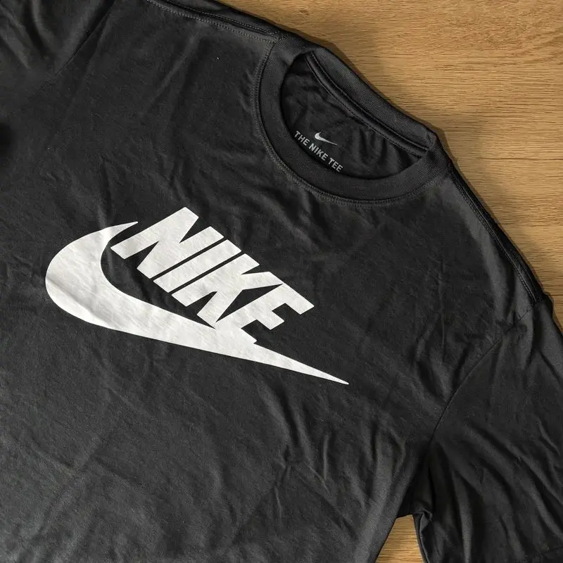 Camiseta Nike Futura Preta - Frente
